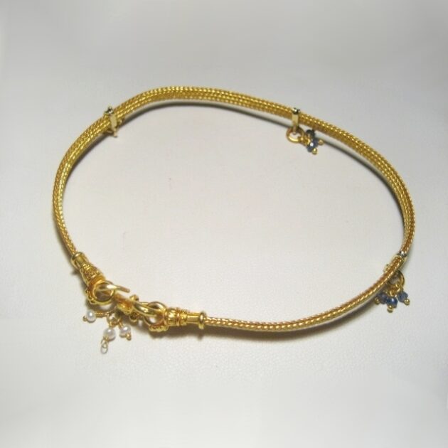 14Kt gold anklet set with blue sapphires and exotic pearls.