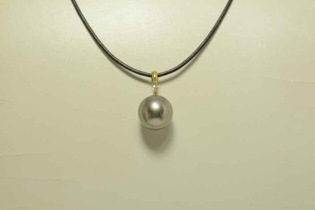 18K Tahitian Black pearl Pendant on cord