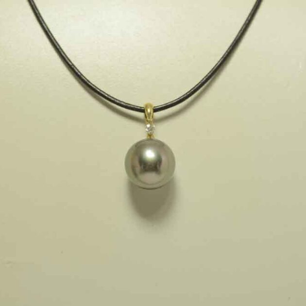 18K Tahitian Black pearl Pendant on cord