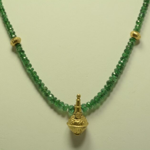18k Gold Antique Faceted Emerald Necklace