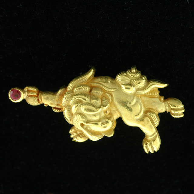 18Kt gold Tibetan snow lion.