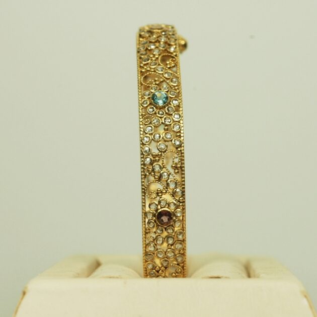 18Kt gold diamond bracelet.