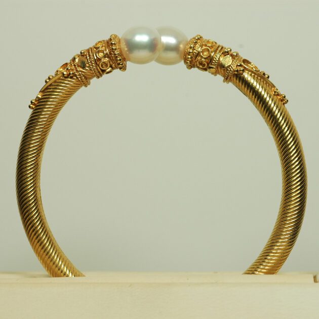 Twisted freshwater pearl bracelet.