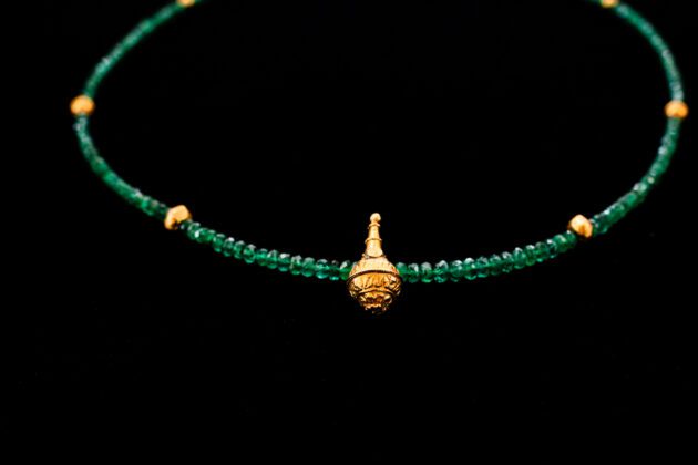 18k Gold Antique and Faceted Emerald Necklace