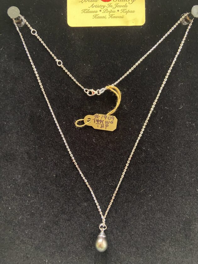 Tahian Black Pearl on white Gold chain