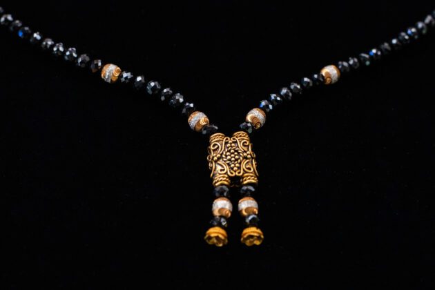 Black Spinel and 18k Yellow Gold Lariat Necklace and Earrings Black Spinel and 18k Yellow Gold Lariat Necklace and Earrings