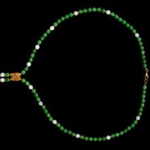 Elegant jade bead lariat necklace with 18K yellow gold accents – luxury jewelry.
