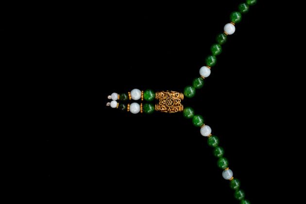 Luxury jade lariat necklace accented with polished 18K yellow gold links.