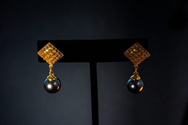 Luxury Tahitian black pearl drop earrings set in 22K yellow gold. Luxury Tahitian black pearl drop earrings set in 22K yellow gold.