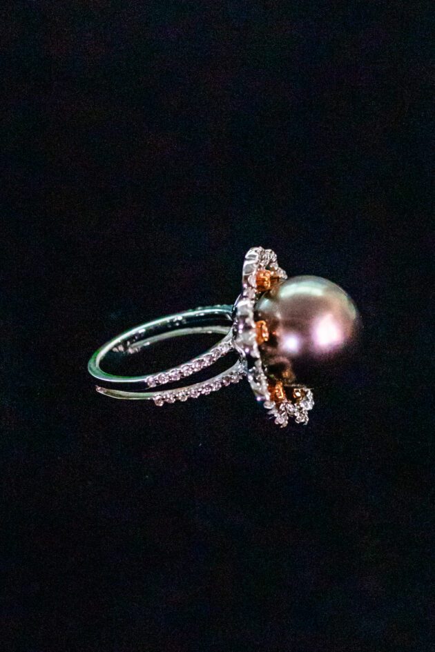 White and Yellow Heart-Set Diamonds and Tahitian Black Pearl and 18k Yellow Gold Ring