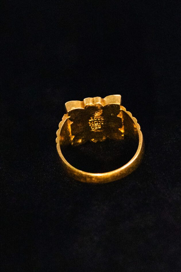 Man’s Square Navaratna Ring in 18k Gold