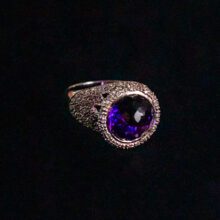 Hi-Top Diamond and 2.5-Carat Amethyst 18k White Gold Signet Ring