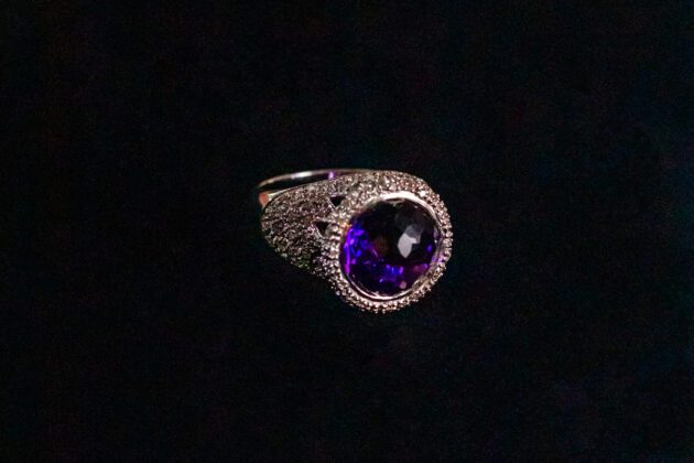 Hi-Top Diamond and 2.5-Carat Amethyst 18k White Gold Signet Ring